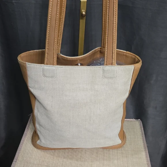 *SALE Coach VINTAGE Bleecker Tan and Cream Canvas Tote - Picture 3 of 16